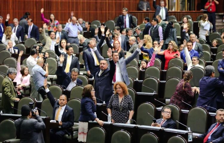 Diputados aprueban eliminar “pensiones doradas” en México; va por Pemex y CFE