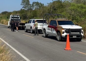 Guardia Estatal brinda seguridad a familia varada en Carretera Estatal 75