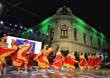 Gran participación de familias en el festival de Carnaval 2026.