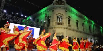 Gran participación de familias en el festival de Carnaval 2026.