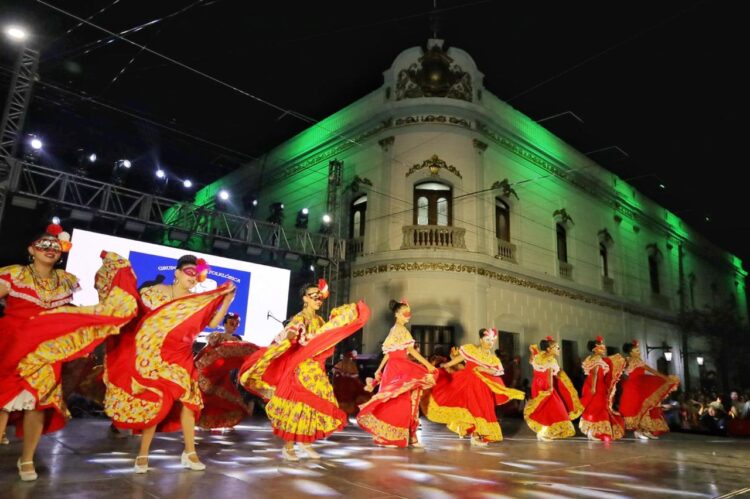 Gran participación de familias en el festival de Carnaval 2026.