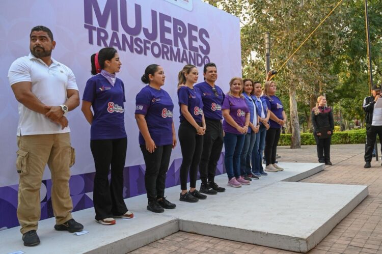 Con energía y entusiasmo participan Lalo y Lucy en Zumbaton con Causa.