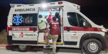 “Guardia Estatal auxilia a conductor con crisis de hipertensión en Abasolo”