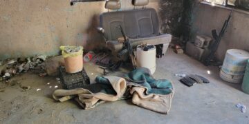 Aseguran armas y “ponchallantas” en predio abandonado de Díaz Ordaz