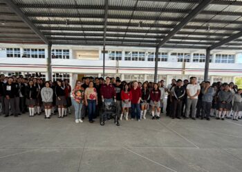 Humberto Prieto dialoga con estudiantes del COBAT 22 en Reynosa y atiende solicitudes