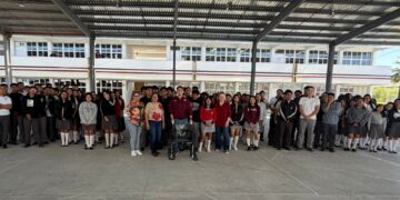 Humberto Prieto dialoga con estudiantes del COBAT 22 en Reynosa y atiende solicitudes