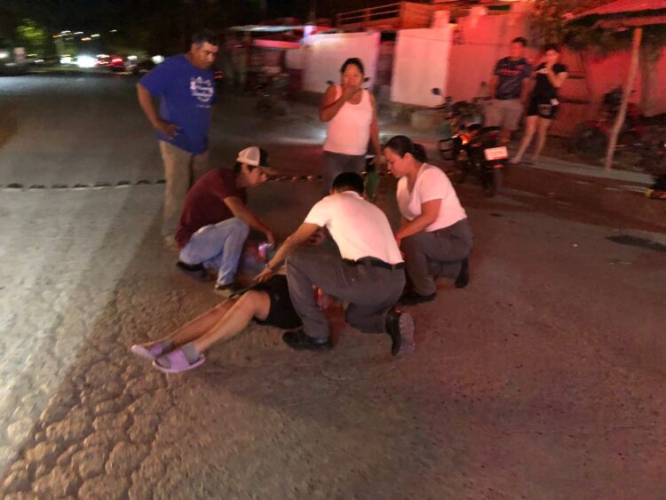 Perro se atraviesa y provoca caída de motocicleta; mujer embarazada resulta lesionada