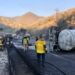 Choque de pipas mantiene cerrada la carretera Rumbo Nuevo; continúan labores de limpieza