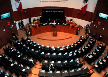 Comisiones del Senado aprueban Plan B con 24 votos a favor y 11 en contra
