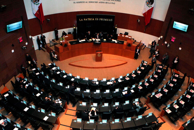 Comisiones del Senado aprueban Plan B con 24 votos a favor y 11 en contra