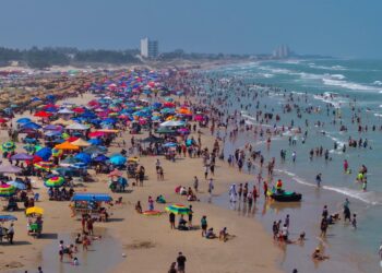 Pemex asegura: playas del Golfo están limpias tras despliegue de vigilancia intensiva