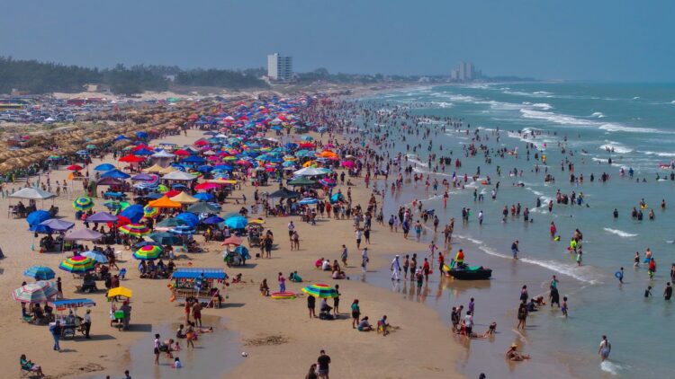 Pemex asegura: playas del Golfo están limpias tras despliegue de vigilancia intensiva
