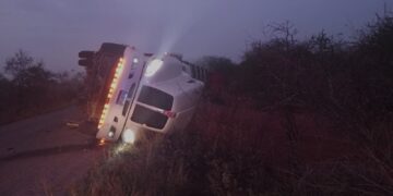 ¡Vuelca tráiler y colapsa carretera en Tamaulipas! Tráfico afectado por horas