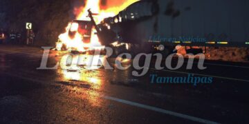 Tráiler arde en llamas en carretera a Rumbo Nuevo; hay un lesionado