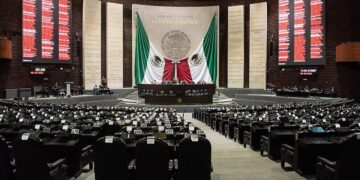 Proponen reforma para ampliar acceso laboral a migrantes en México