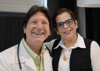 Sacude cambio en Salud: renuncia Gabriel de la Garza y llega Sergia Juárez