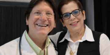 Sacude cambio en Salud: renuncia Gabriel de la Garza y llega Sergia Juárez