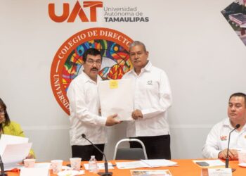 Reconoce rector la excelencia académica de egresados UAT en el EGEL