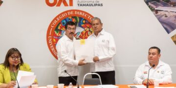 Reconoce rector la excelencia académica de egresados UAT en el EGEL