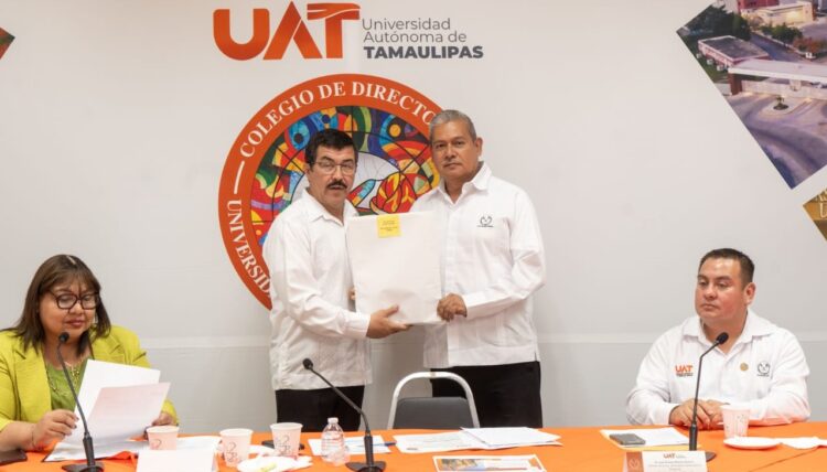Reconoce rector la excelencia académica de egresados UAT en el EGEL