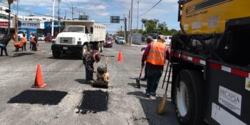 Llega bacheo a las colonias Nacozari, Del Periodista y Las Palmas.