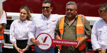 Entrega Lalo Gattás nueva unidad de recolección de basura y anuncia adquisición de dos más.