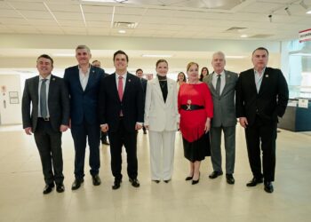 Comparece secretaria de Economía ante el Congreso; destaca visión humanista en la política económica del gobernador