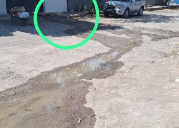 Insoportable! vecinos denuncian fétidos olores por fuga de drenaje en la Mariano Matamoros