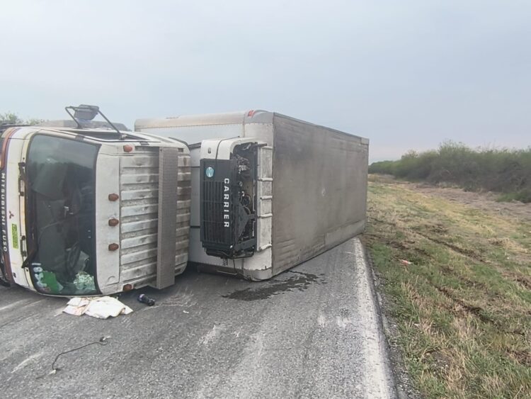 Alerta: Suspenden circulación en la Carretera Federal 101 por volcadura en Padilla