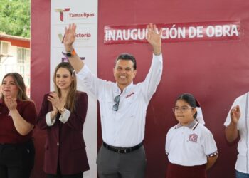 Lleva soluciones alcalde a escuela Emilio Portes Gil.