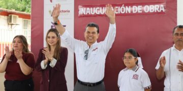 Lleva soluciones alcalde a escuela Emilio Portes Gil.