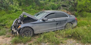 Accidente en carretera de Padilla deja una mujer lesionada; Guardia Estatal brinda auxilio