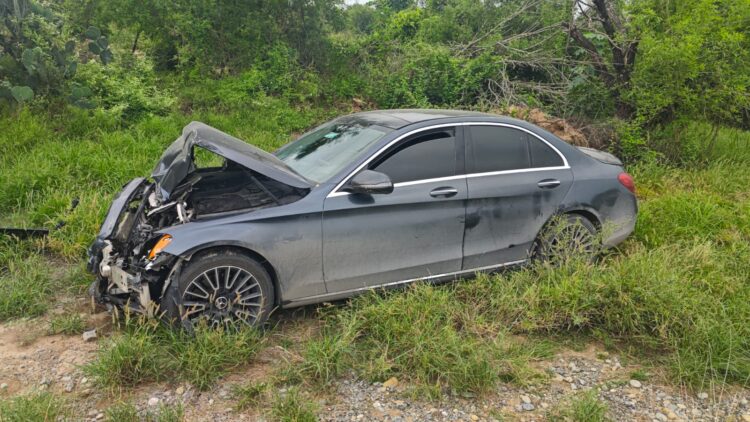 Accidente en carretera de Padilla deja una mujer lesionada; Guardia Estatal brinda auxilio