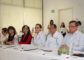 Toman protesta a integrantes del Consejo Estatal de Nutrición