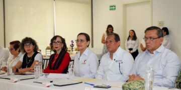 Toman protesta a integrantes del Consejo Estatal de Nutrición