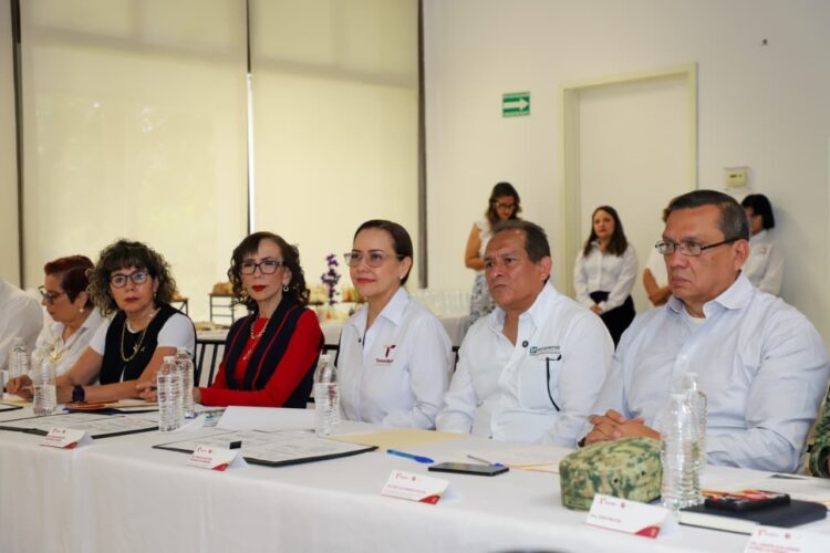 Toman protesta a integrantes del Consejo Estatal de Nutrición