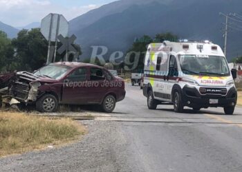 Tren embiste auto en Ciudad Victoria: familia sobrevive de milagro en km 21 Victoria-Mante