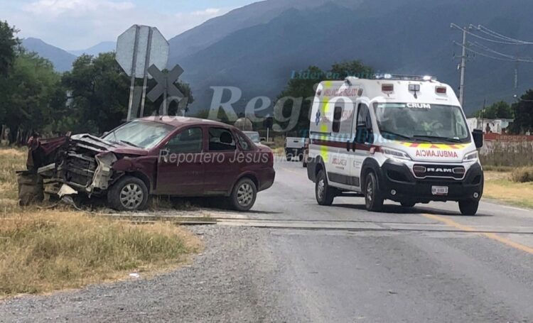 Tren embiste auto en Ciudad Victoria: familia sobrevive de milagro en km 21 Victoria-Mante