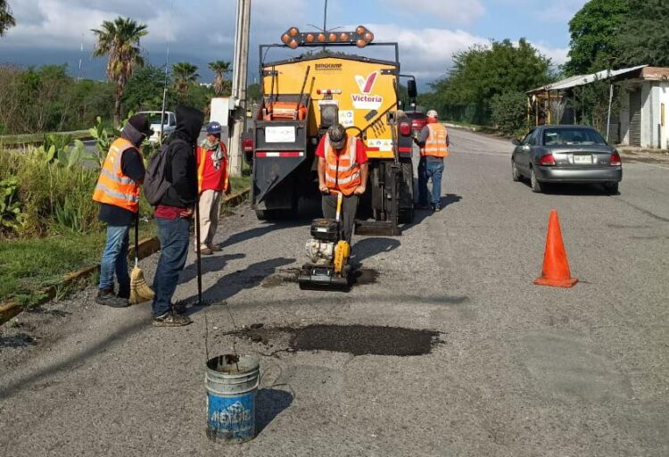 En atención a la indicación de Lalo Gattás, sigue rehabilitación de calles y avenidas.