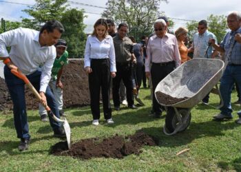 Arranca Lalo Gattás remodelación del parque de softbol de la Miguel Alemán.