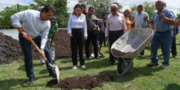 Arranca Lalo Gattás remodelación del parque de softbol de la Miguel Alemán.