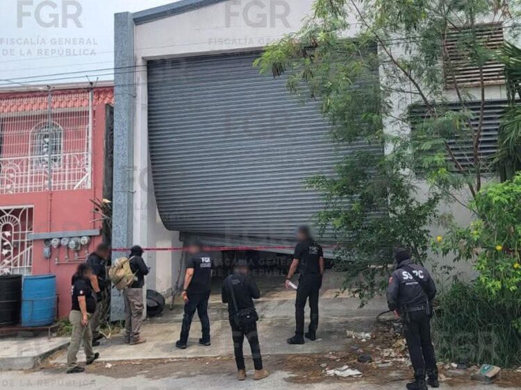 Autoridades federales decomisaron unidades con blindaje de agencia, cartuchos y un inmueble en la colonia Campestre