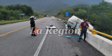 Muere copiloto tras brutal accidente en Jaumave; conductor lucha por sobrevivir
