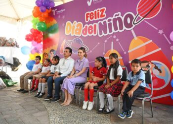Festejan Lucy y Lalo a niñas y niños en su día.