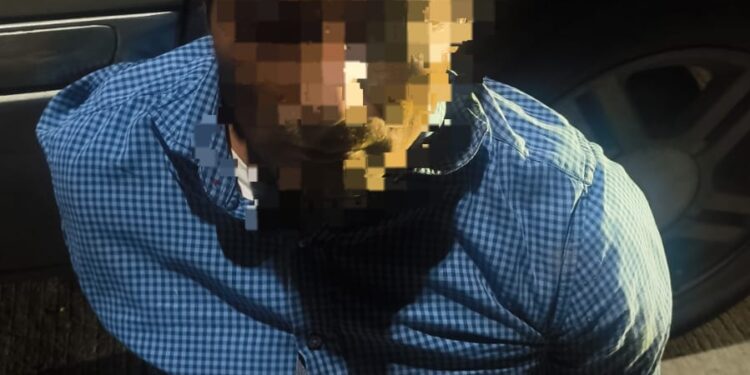 Guardia Estatal detiene a dos hombres presuntamente involucrados en robo a comercio