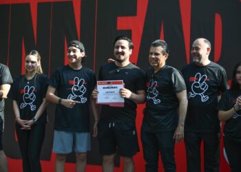 Participan Lucy y Lalo en carrera con causa del IVJUVE.