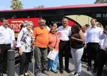 Reconoce el gobernador Américo Villarreal estándares de excelencia de la UAT