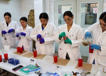 Fortalece la Comisión de Parques capacitación veterinaria en el Zoológico Tamatán