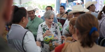 DIF Tamaulipas acerca servicios gratuitos a familias de Llera con la brigada Transformando Familias