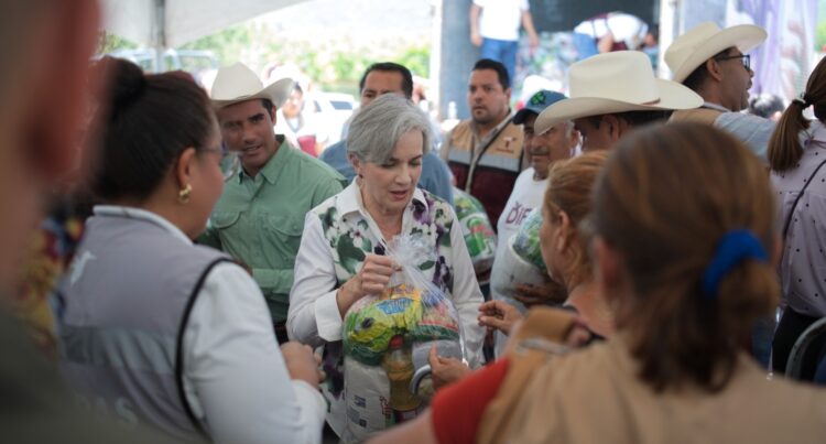 DIF Tamaulipas acerca servicios gratuitos a familias de Llera con la brigada Transformando Familias